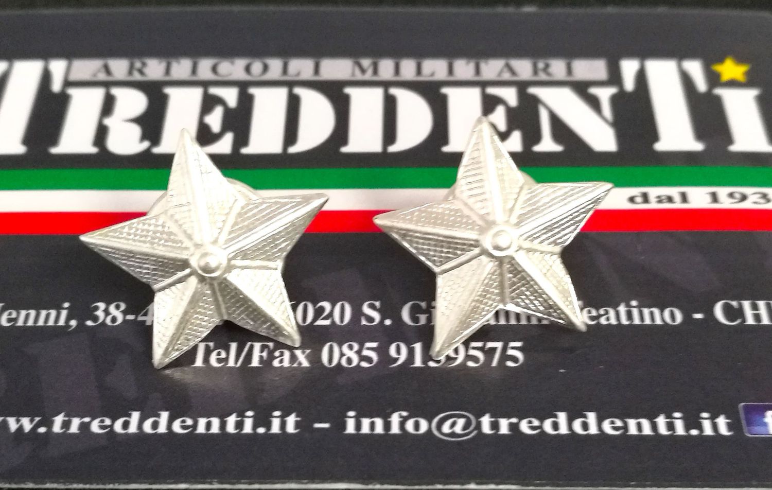 Coppia di stelle zigrinate in metallo argentato attacco con clips