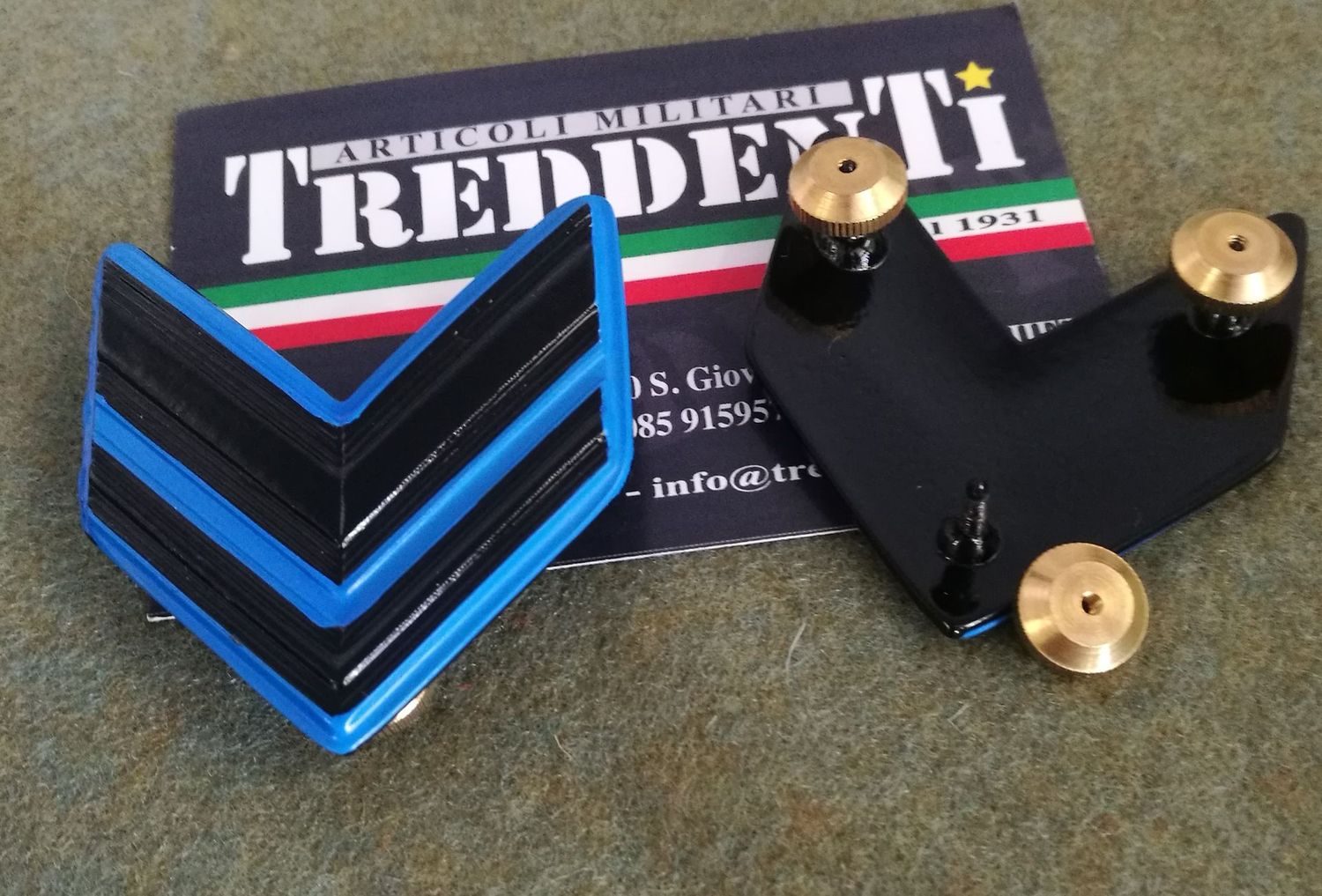 Paio di gradi in metallo per caporale VFP4 Esercito Italiano EI