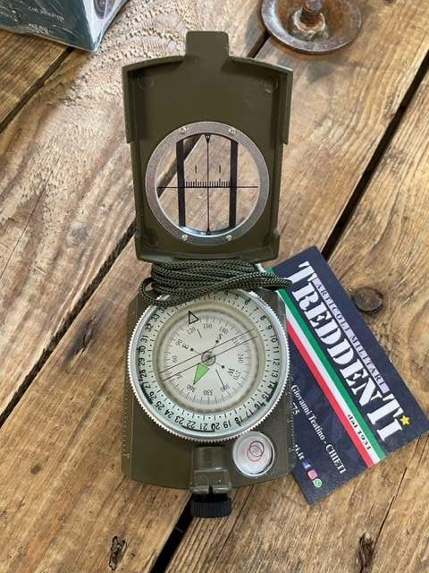 Bussola militare in metallo con custodia