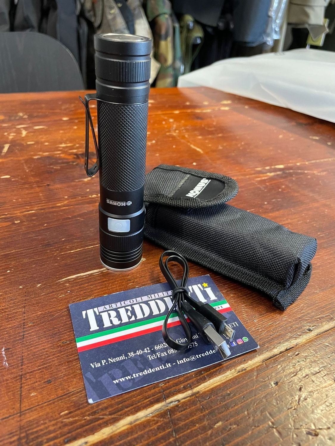 Torcia Tattica Ricaricabile 800 lm Torcia Tattica Ricaricabile 800 lm