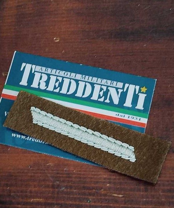 Distintivo d'onore ferito in servizio argento su panno kaki