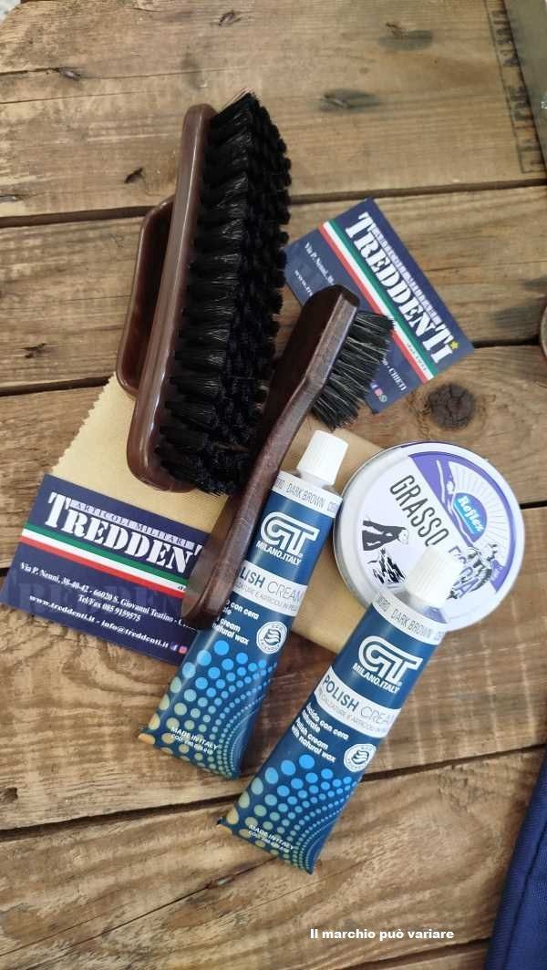 Kit spazzola con manico spandi-cromatina + spazzola piccola spandi-grasso + 2 tubetti cromatina colore testa di moro + scatolina grasso di foca + panno per lucidare