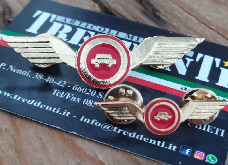 Brevetto ali guida veloce auto fondo rosso