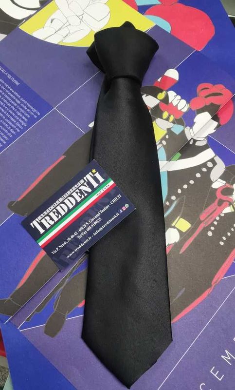 Cravatta nera liscia