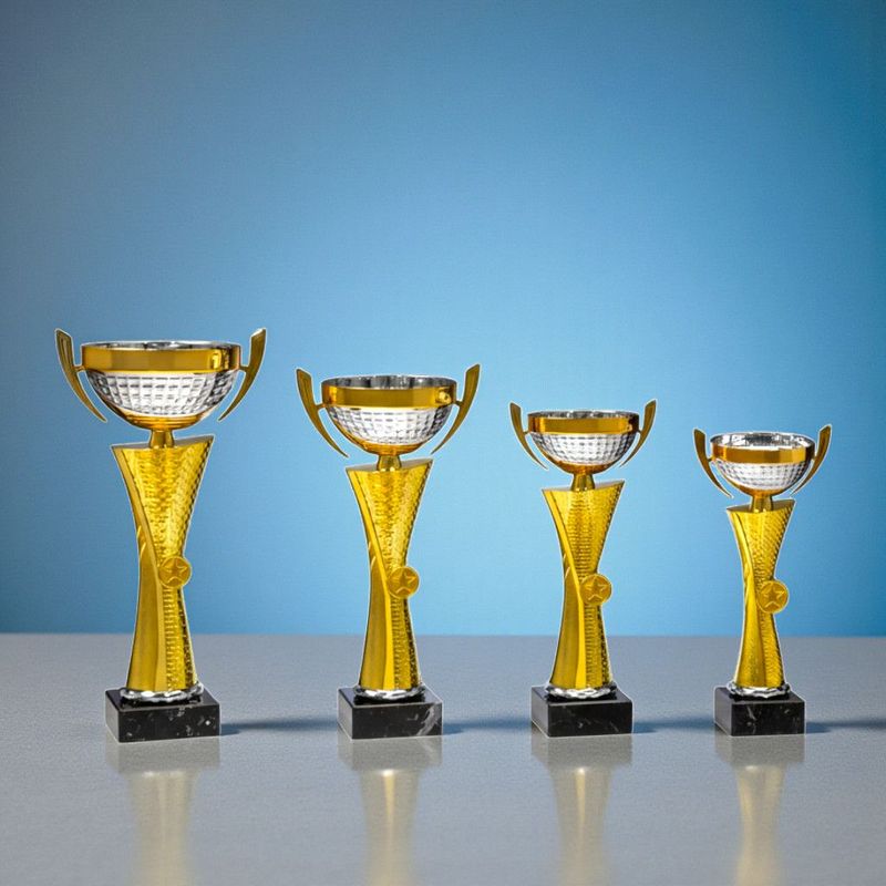 Pokal „Feodora“ im 4er-Set mit goldfarbenem Stiel, silber-goldener Metallschale mit seitlichen Henkeln, modernem Mittelteil m