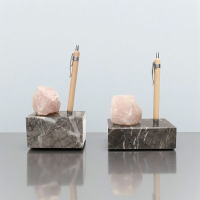 Pultaufsteller Rosenquarz, ab € 15,00 Pultaufsteller mit Rosenquarz auf Marmorsockel inklusive Kugelschreiber in zwei Größen