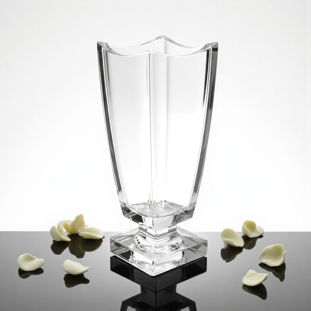 Glaspokal Glaspokal „Mattsee“ aus klarem Glas mit facettierter Form, Sockel, Direktgravur möglich.