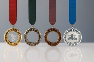 Glasmedaille Rund mit Metallring Ø 7 cm, ab € 13,00 Runde Glasmedaille mit Metallring, Ø 7 cm, Stärke 10 mm, in Gold, Silber, Bronze oder klar