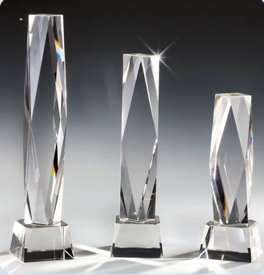 Die Kristall-Tower-Serie überzeugt durch ihre schlanke Form und den präzisen Facettenschliff