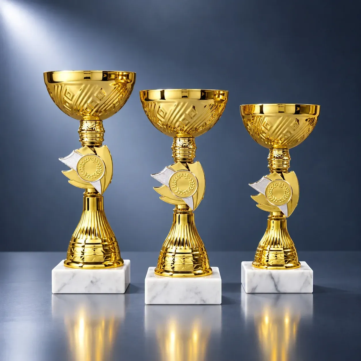 Pokal Pokal Rookie Champions, 3er Serie, Goldoptik, strukturierte Pokalschale, Marmorsockel