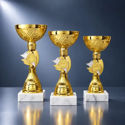 Pokal Rookie Champions, 3er Serie, Goldoptik, strukturierte Pokalschale, Marmorsockel