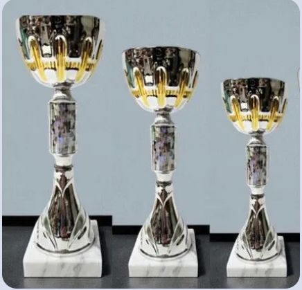 Pokal Merkur, 3er Serie, Silber-Gold-Optik, strukturierte Pokalschale, Marmorsockel