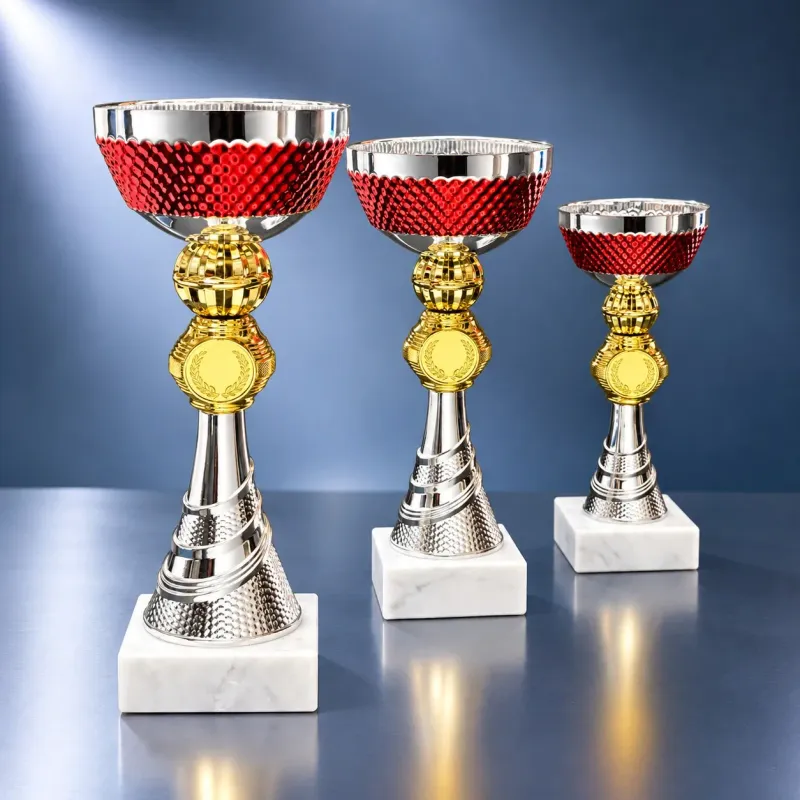 Pokal Set 3er-Pokalserie „Trinity Champion“ mit roter strukturierter Schale, gold & silberfarbenem Korpus und hellem Marmorsockel