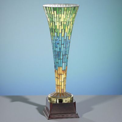 Glaspokal Glastrophäe im Muranostyle mit farbigem Mosaikglas, schlanker Kelchform und massivem Sockel