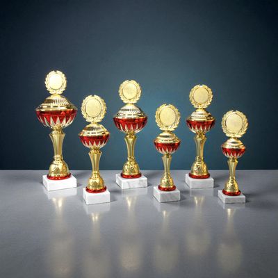 Alena 6er-Set, klassischer goldener Pokal mit Schale,Deckel & Kranz, rote Farbelemente, Marmorsockel