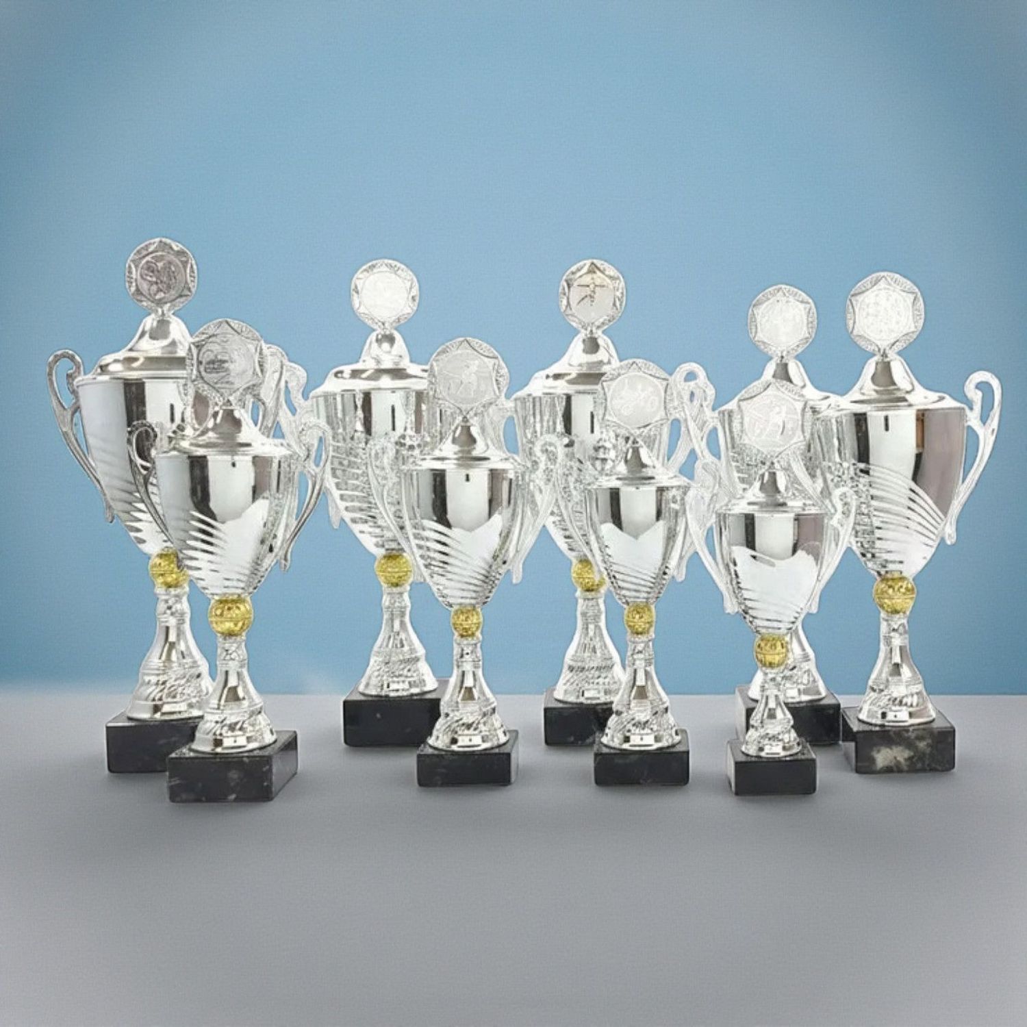 Pokal Maeve, 9er-Serie, klassischer Pokal mit Henkeln, Deckel, Marmorsockel