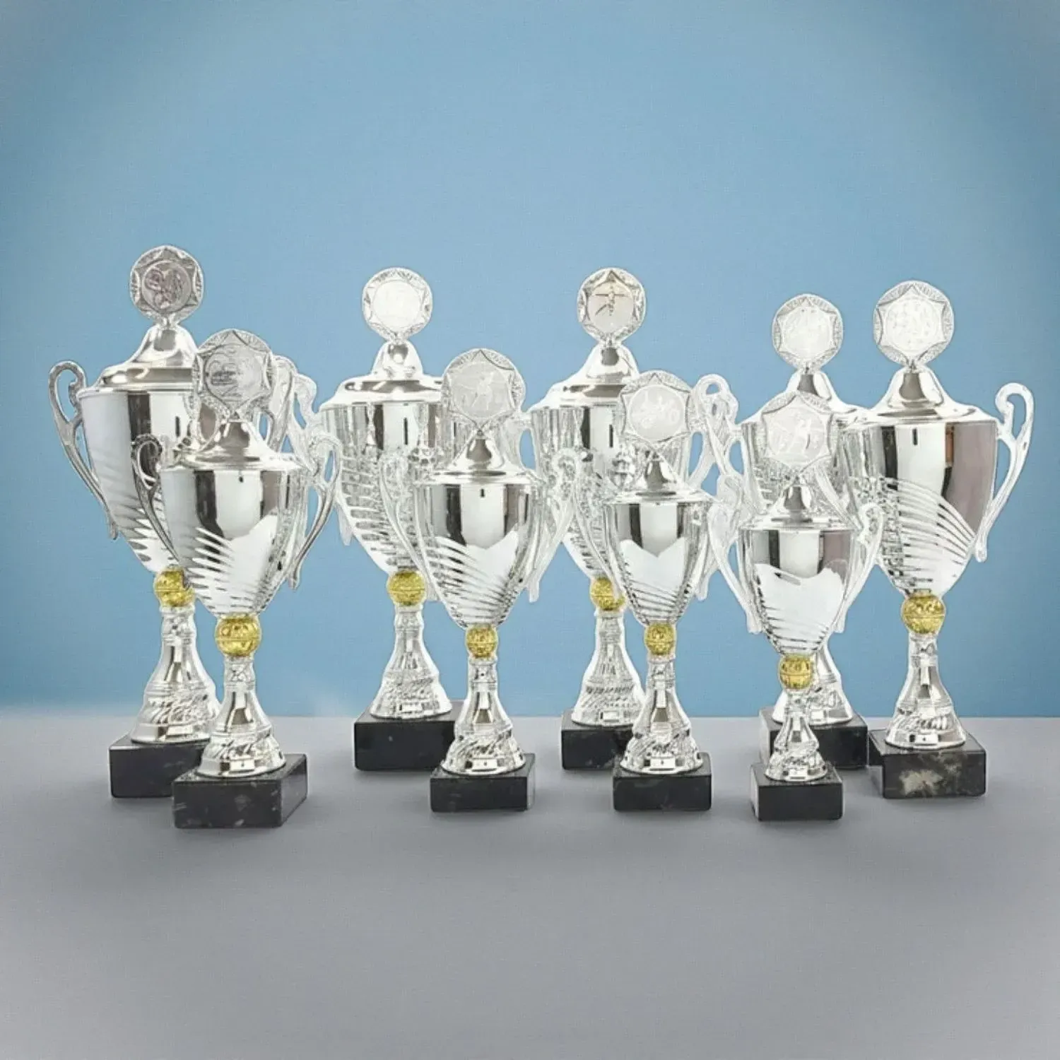 Pokal Pokal Maeve, 9er-Serie, klassischer Pokal mit Henkeln, Deckel, Marmorsockel
