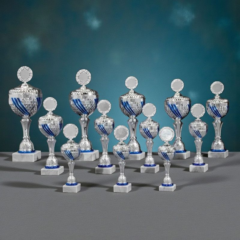 Pokal Daydream, 12er-Serie, klassischer Pokal mit Deckel, blauen Akzenten, Marmorsockel