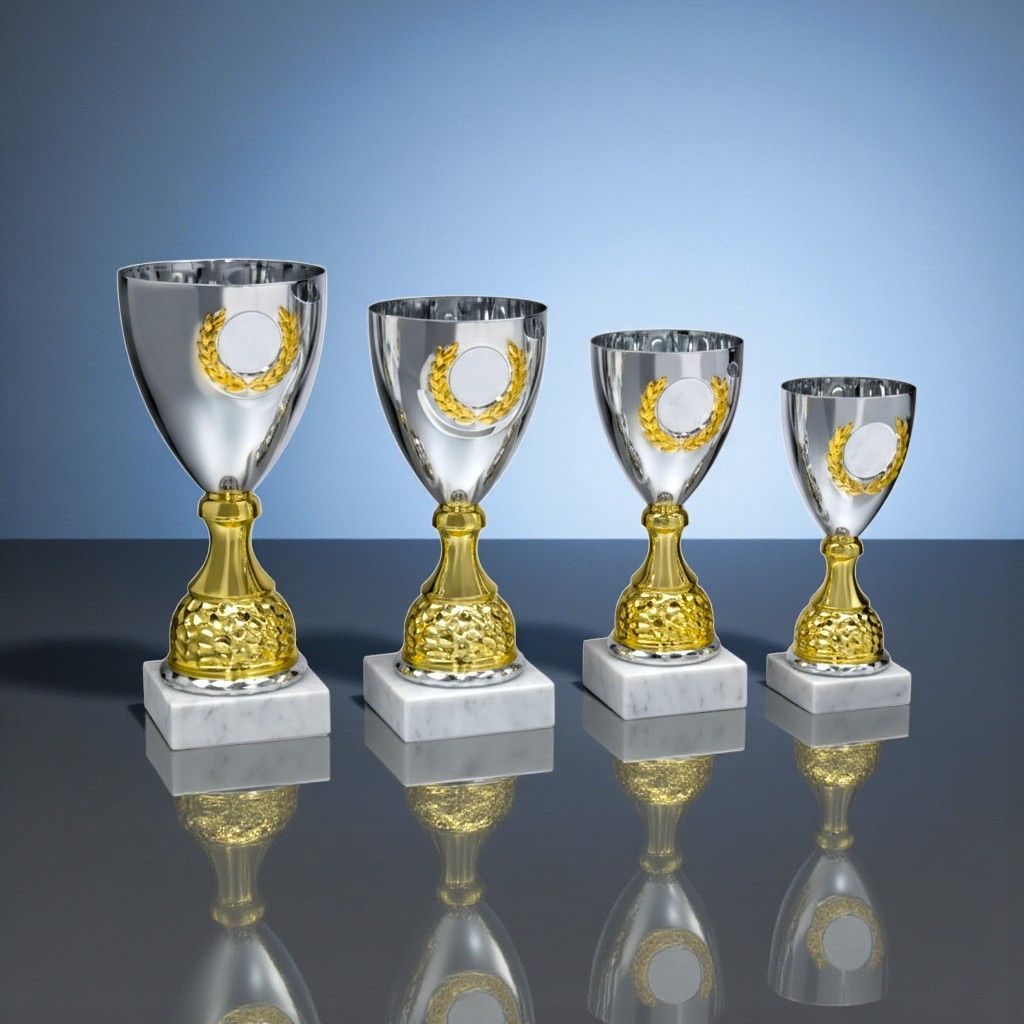 Metallcup Pokal-Serie „Klondike“ in Silber-Gold mit Kranzmotiv, vier Größen auf Marmorsockel