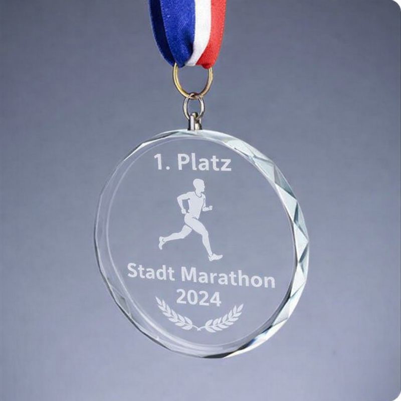 Glasmedaille mit Facette Ø 7 cm, ab € 7,90