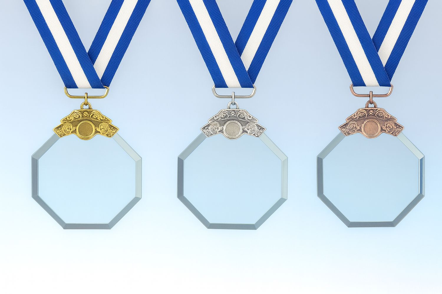 Glasmedaille Oktagon mit Metallschmucköse, ab € 11,00 Achteckige Glasmedaille mit Metallschmucköse, Ø 8 cm, Stärke 10 mm, inkl. Band