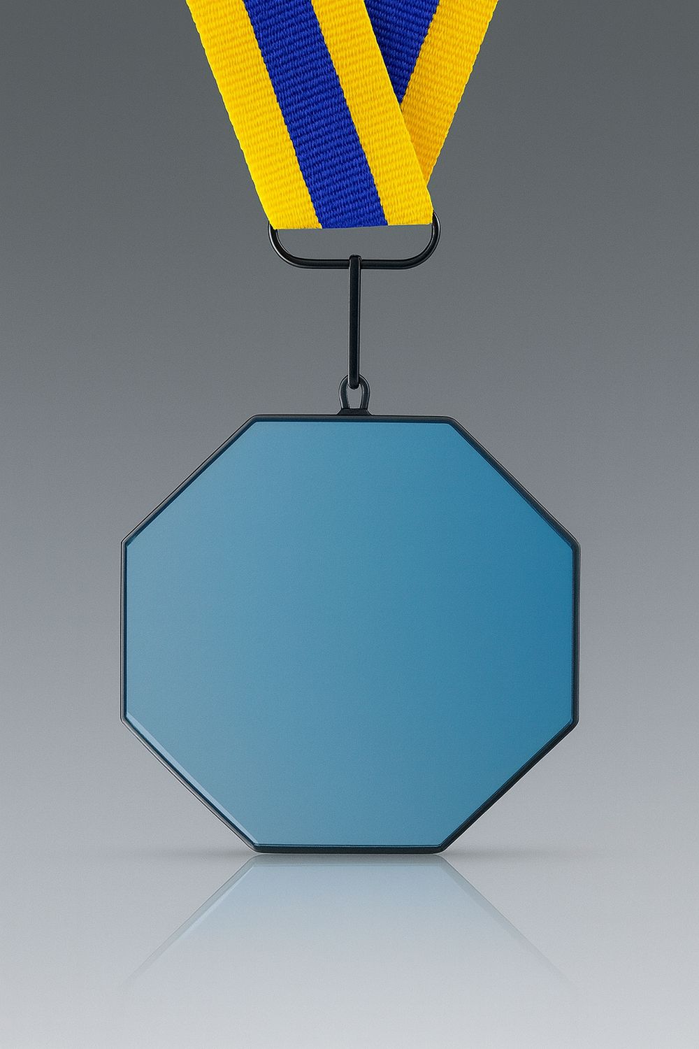 Glasmedaille Oktagon Blau Ø 7 cm, ab € 13,00 Achteckige Glasmedaille blau, Ø 7 cm, Stärke 8 mm, klar facettiert, inkl. Band