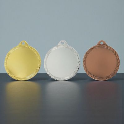 Metallmedaille Klassik Ø 6 cm, ab € 3,50 Metallmedaille mit glatter Mittelfläche und umlaufendem Zierkranz-Rand. Durchmesser Ø 6 cm
