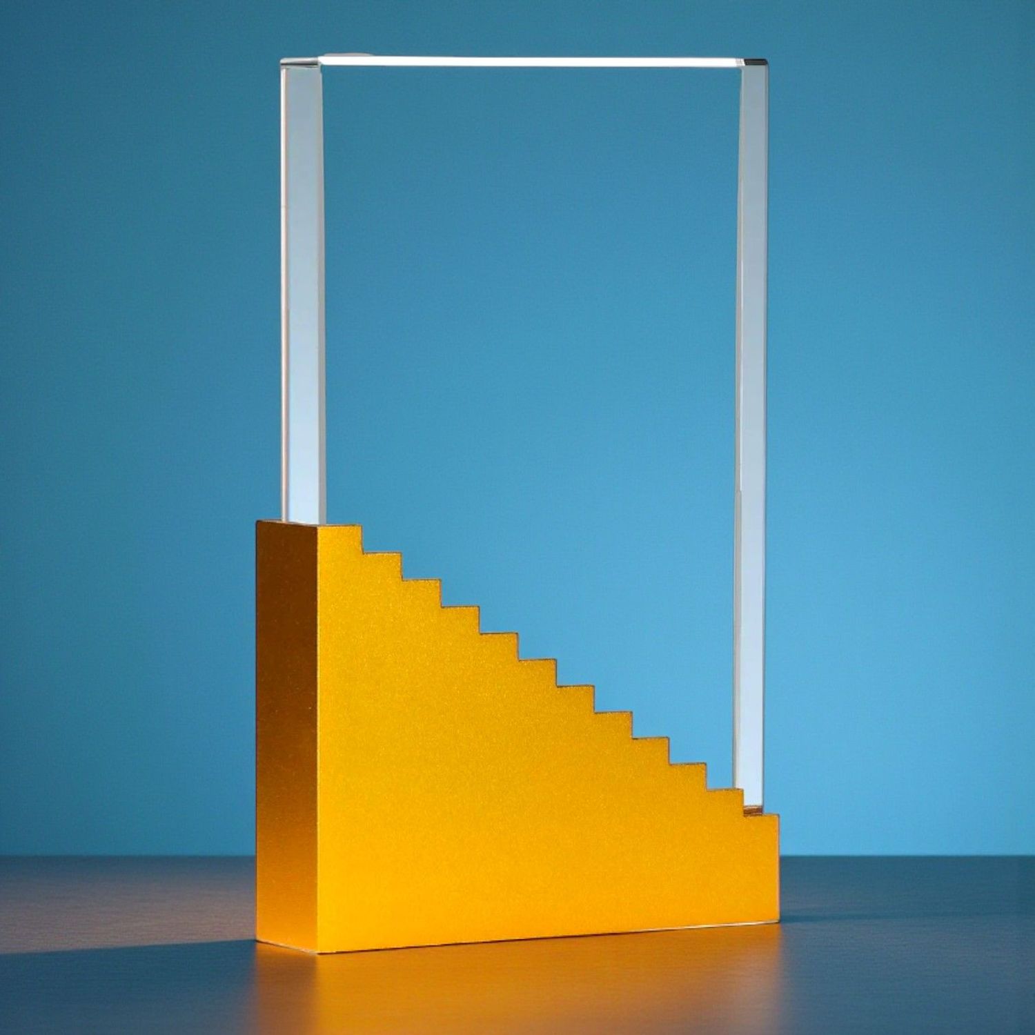 Kristallglas Award mit goldener Stufenbasis zweiteilig gesteckt