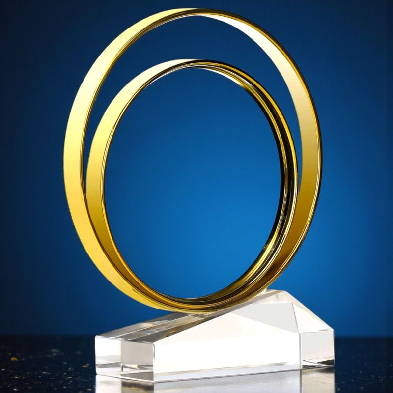 Kristallglas Award Glanzring mit goldenem Ring und klarem Glassockel