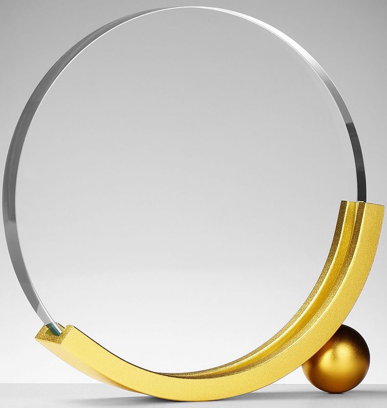 Kristallglas Award Glanzbogen mit goldenem Bogenelement und runder Glasform