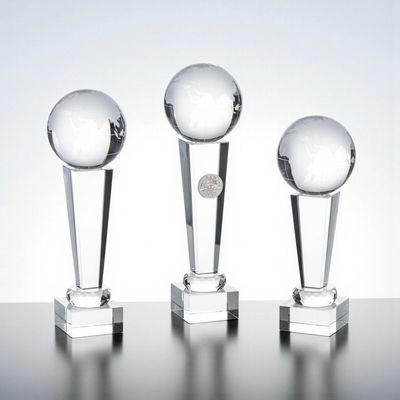 Glastrophäe Cool Earth mit klarer Weltkugel Ø 8 cm auf schlankem Glaskörper und massivem Glassockel