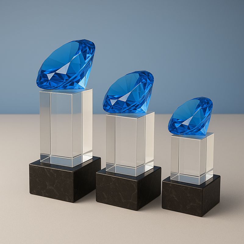 Kristallblock mit Glasdiamant auf Marmorsockel aus Kristallglas und Marmor, hochwertige Auszeichnung