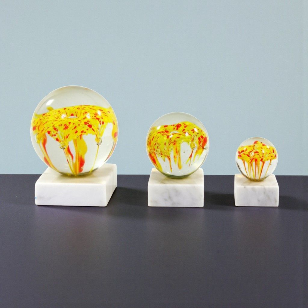 Traumkugel auf Marmorsockel ab € 17,50