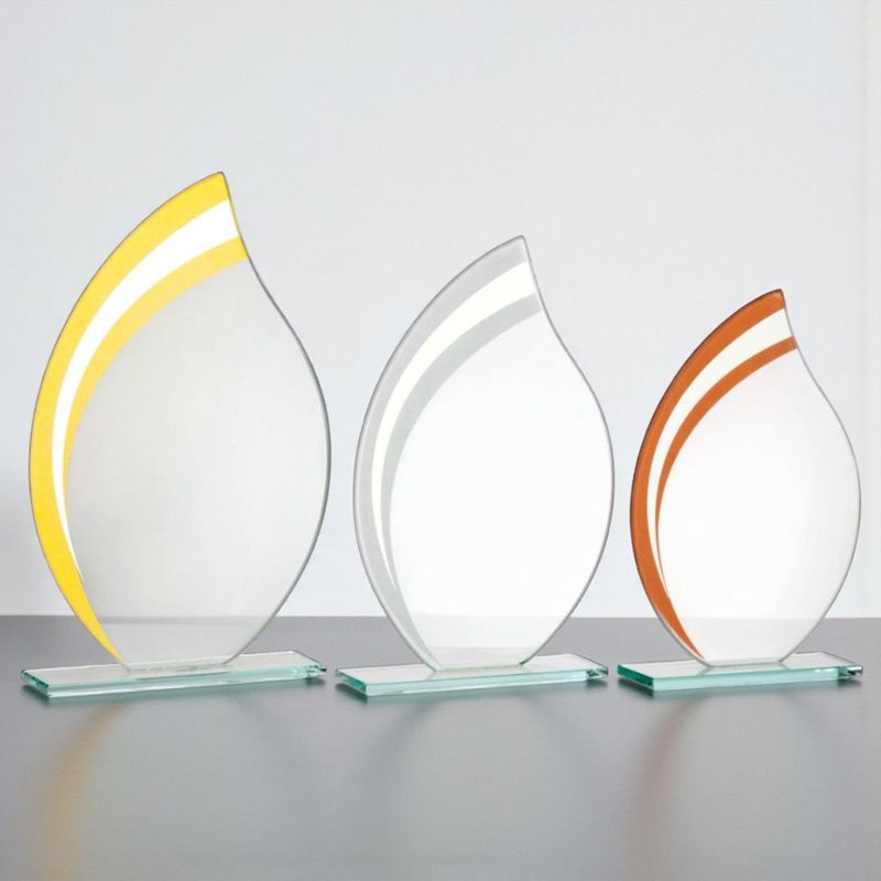 Glastrophäen Set Apollo aus klarem Glas mit goldenem, silbernem und bronzenem Akzent auf Glasfuß