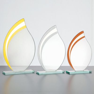 Glastrophäen Set Apollo aus klarem Glas mit goldenem, silbernem und bronzenem Akzent auf Glasfuß