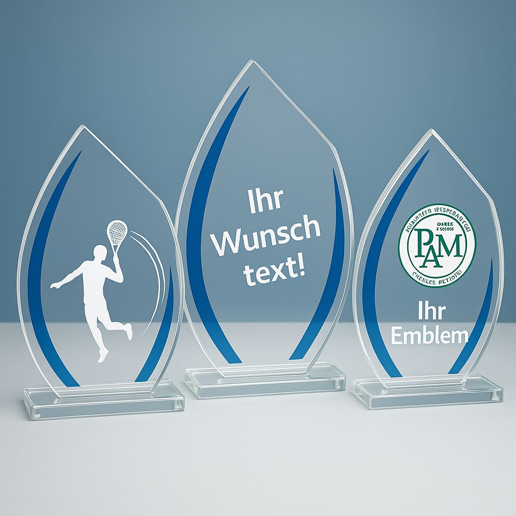 Glastrophäe Hanah als 3er Serie aus klarem Glas mit blauen Akzenten in drei Größen