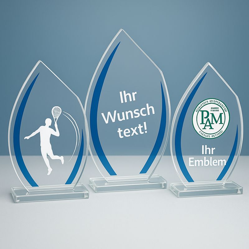 Glastrophäe Hanah als 3er Serie aus klarem Glas mit blauen Akzenten in drei Größen