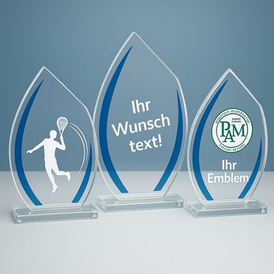 Glastrophäe Hanah als 3er Serie aus klarem Glas mit blauen Akzenten in drei Größen