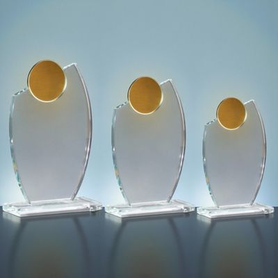 Glastrophäe „Mirror Glass“ ab € 14,90 Glastrophäe Mirror Glass als 3er Serie aus Spiegelglas mit runder Metallscheibe