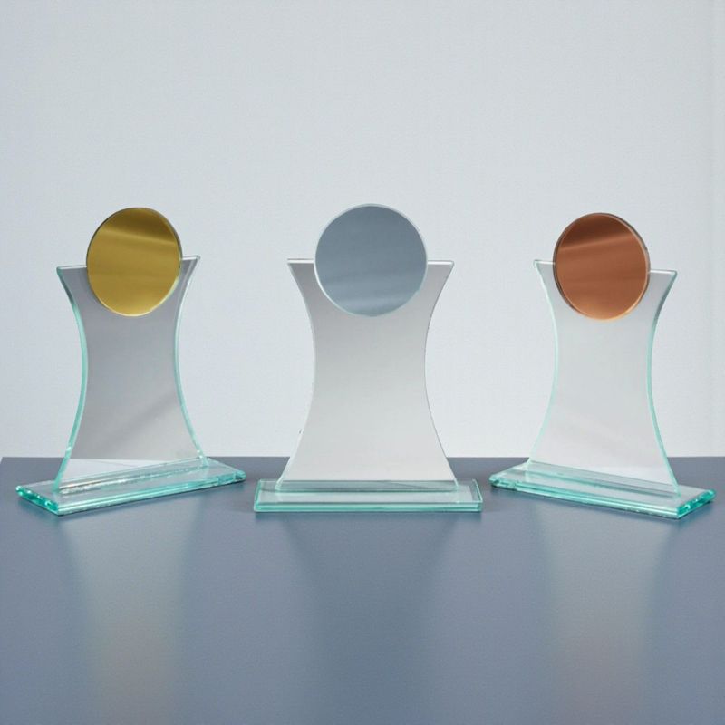 Glastrophäe Mirror Glass als 3er Serie aus Spiegelglas in Gold, Silber und Bronze