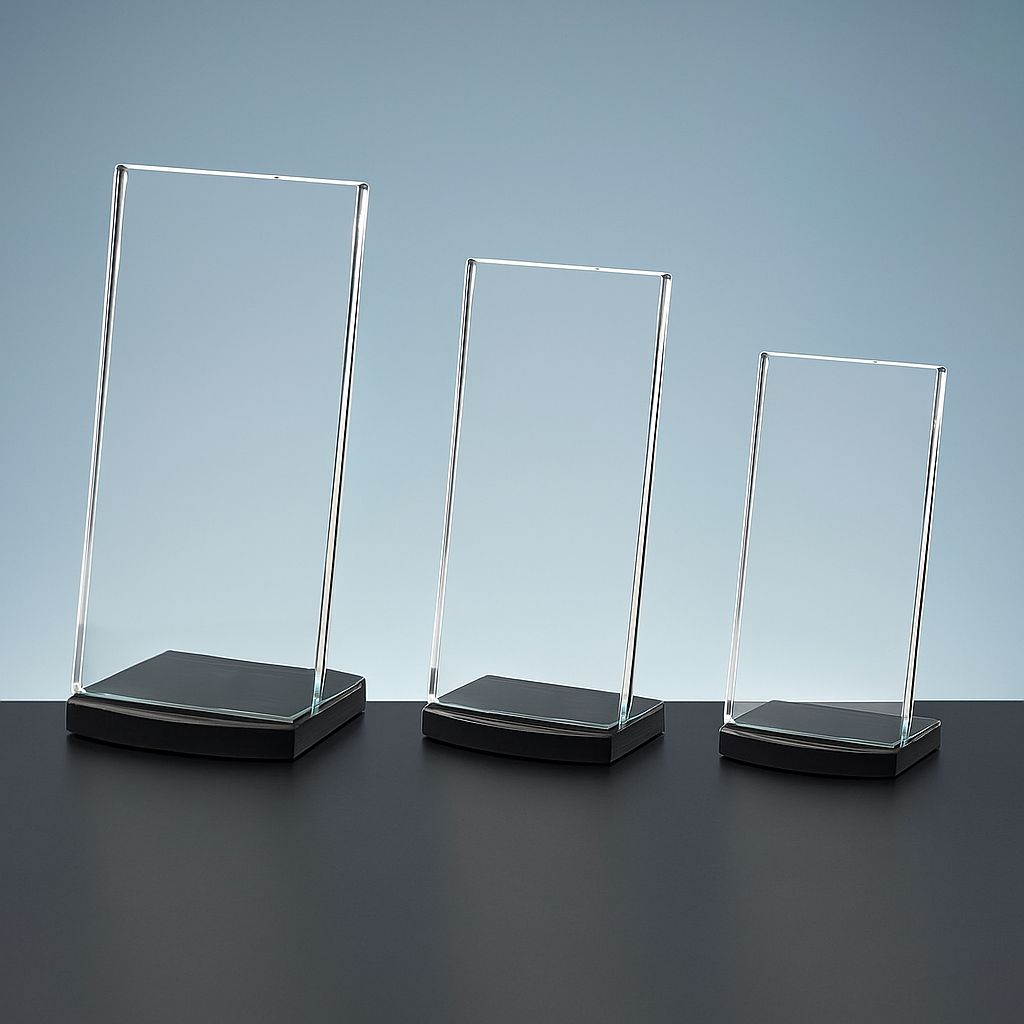 Klare Glas-Trophäe aus 10 mm starkem Kristallglas mit schwarzem Sockel