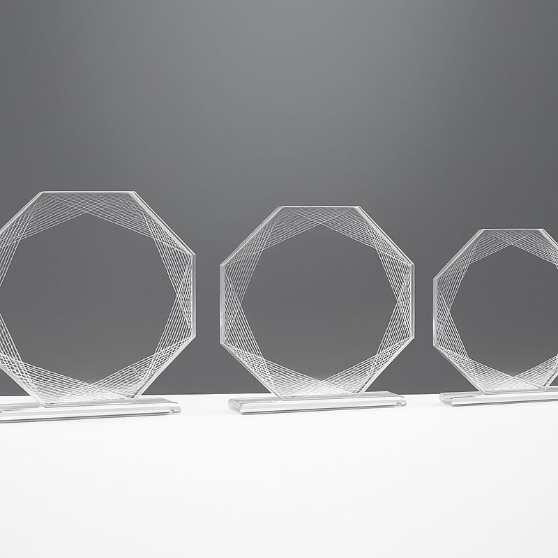 Runde Glas-Trophäe String Art aus 8 mm starkem Klarglas mit spiegelnden Linienornamenten