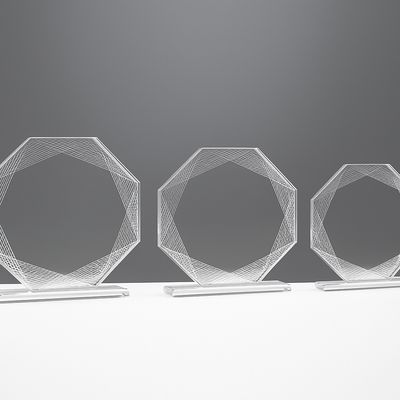 Glastrophäe Runde Glas-Trophäe String Art aus 8 mm starkem Klarglas mit spiegelnden Linienornamenten