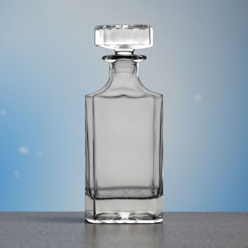 Spirituosenflasche aus klarem Kristallglas mit Direktgravur