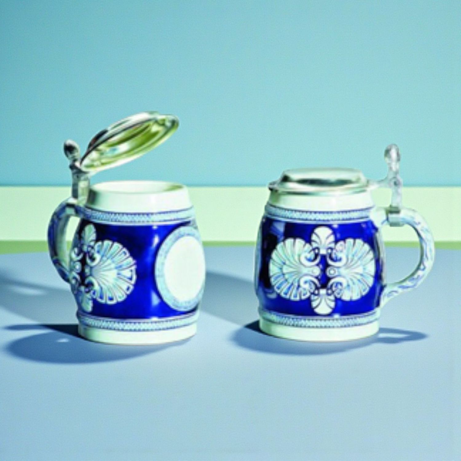 Keramikkrug mit Zinndeckel blau weiß 0,5 l