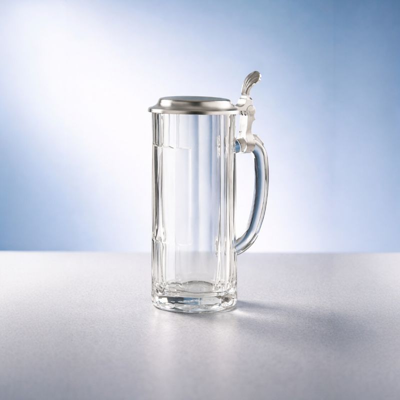 Gerillter Bierkrug aus Klarglas mit und ohne Zinndeckel in zwei Größen