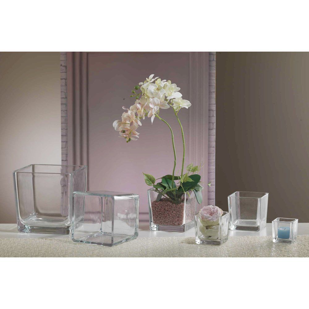 Quadratische Teelichtvasen aus klarem Glas in verschiedenen Größen als dekorative Tischvasen