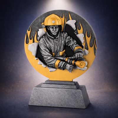 Feuerwehr Resinfigur Firefighter mit Schlauchangriff Motiv und Gravurschild