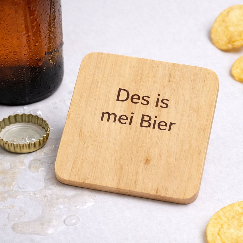 Quadratischer Holzuntersetzer mit Gravurfläche