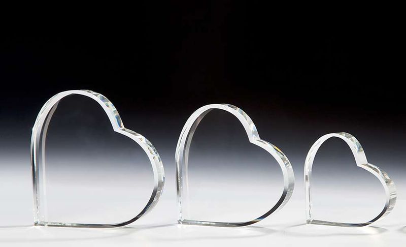 Kristallherzen mit polierten Kanten in verschiedenen Größen inkl. Geschenketui